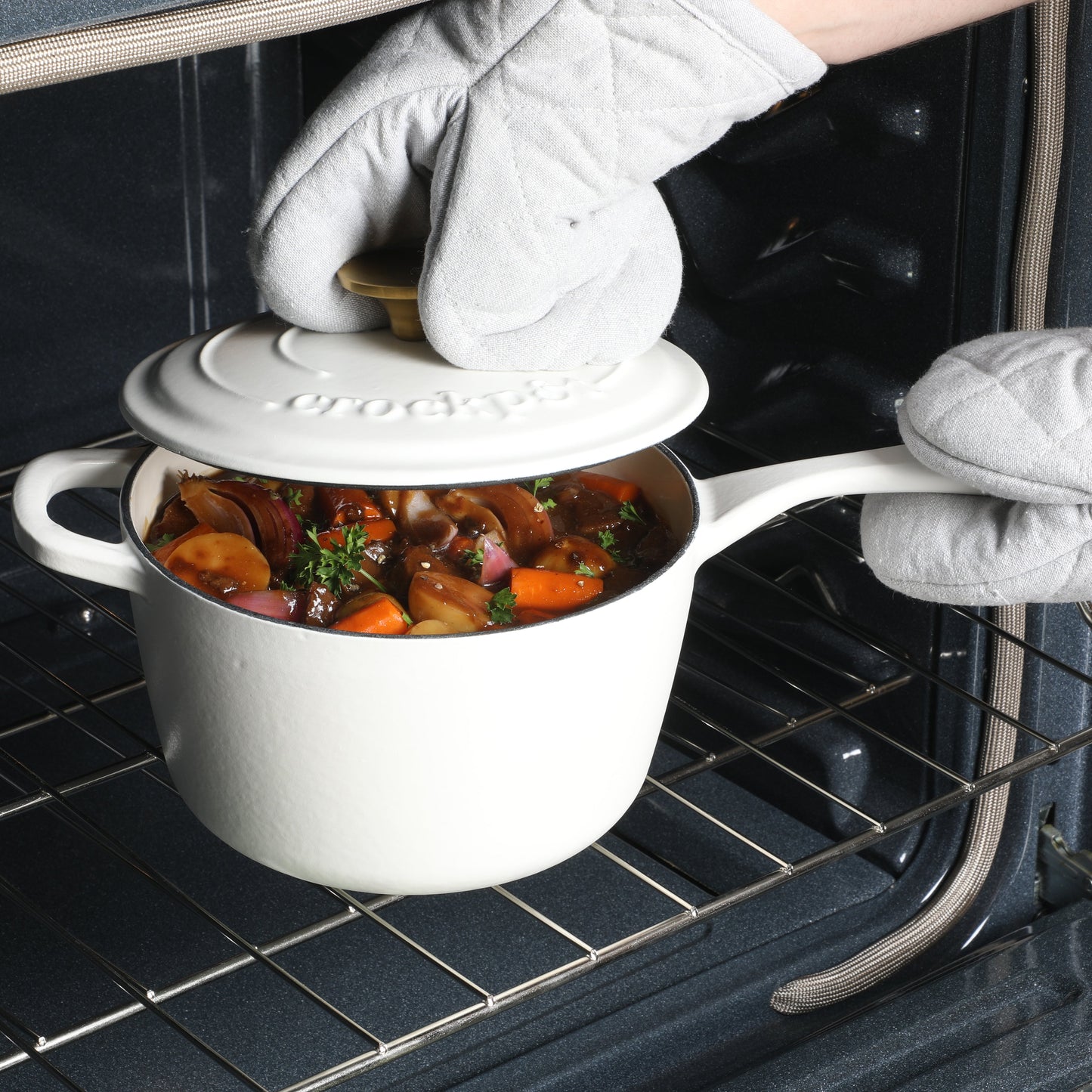 Crock-Pot 3 Qt Enamel Cast Iron Sauce Pan W/Lid