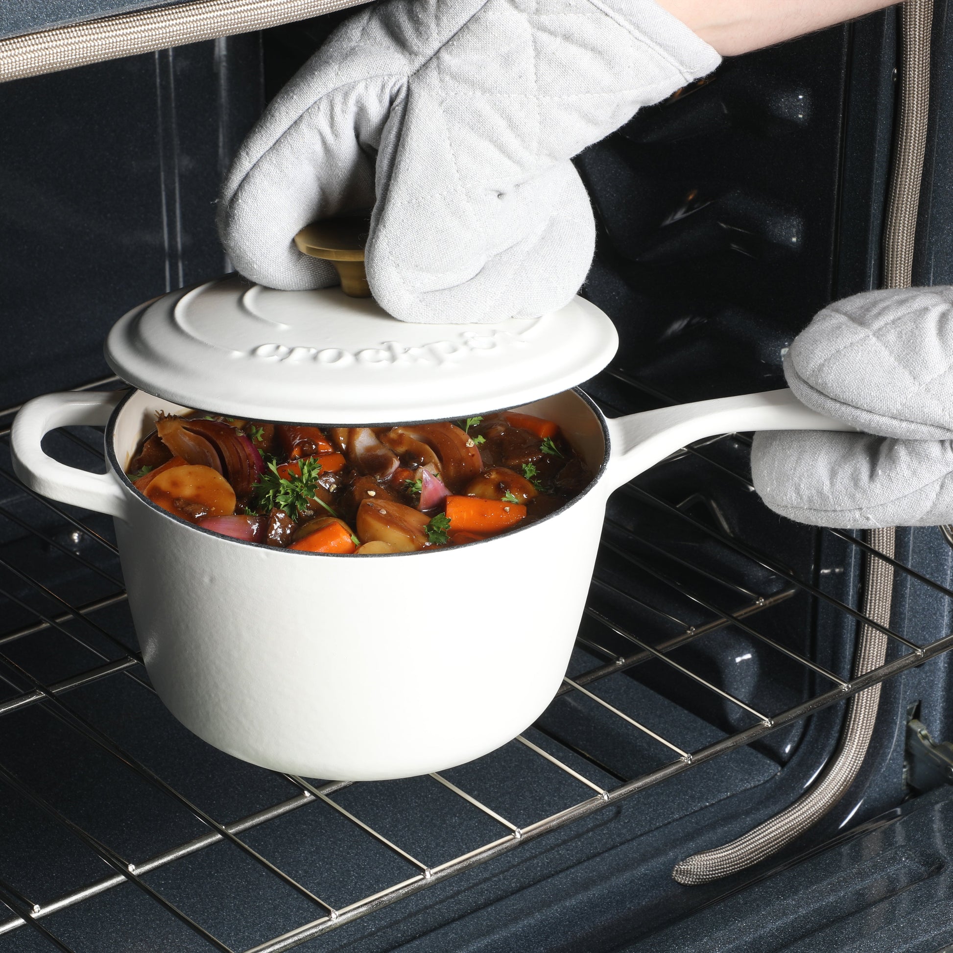 Crock-Pot 3 Qt Enamel Cast Iron Sauce Pan W/Lid