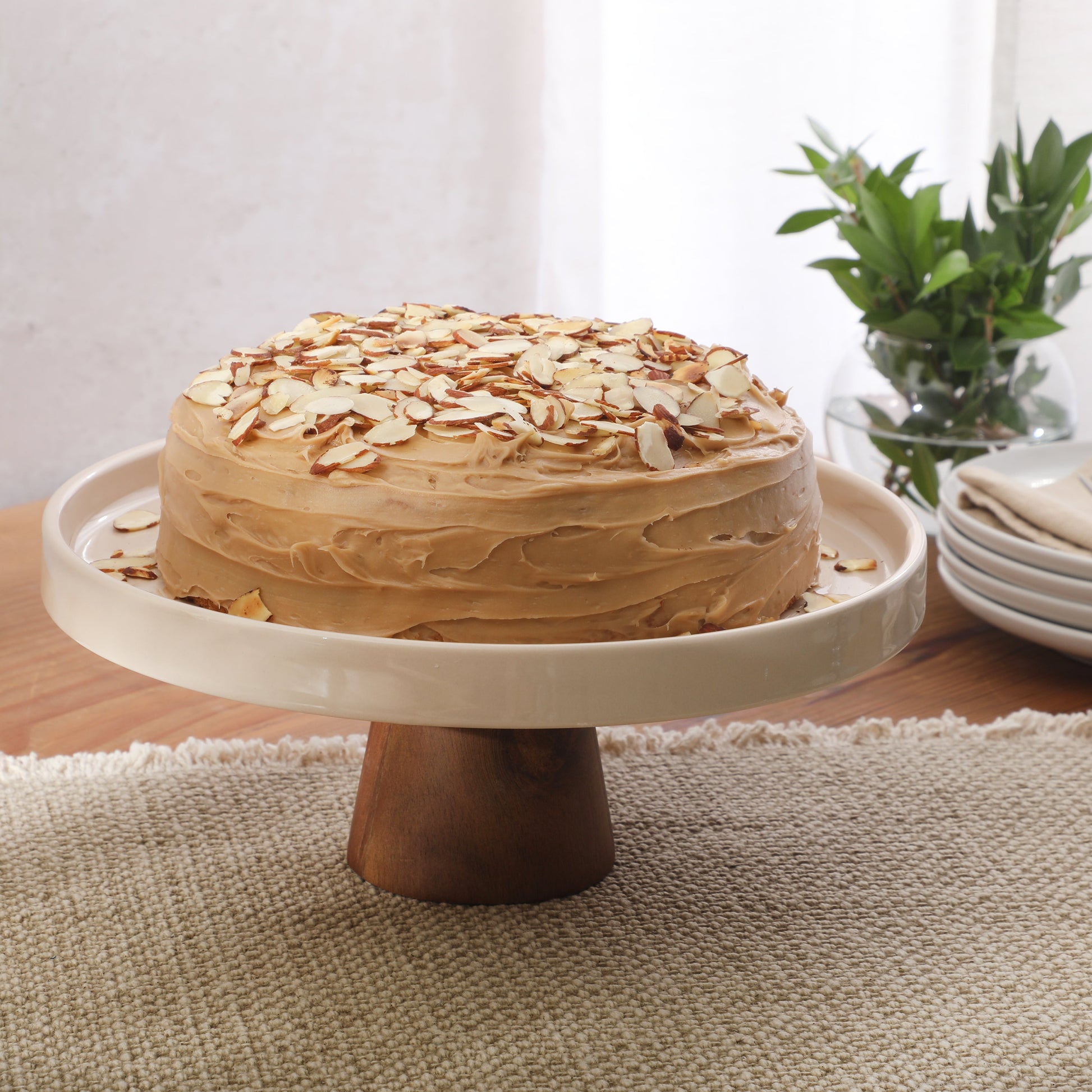 Gibson Elite 10.7-Inch Stoneware Cake Stand with Acacia Wood Base – Taupe Round Dessert Display Stand for Cakes, Cupcakes & Party Entertaining