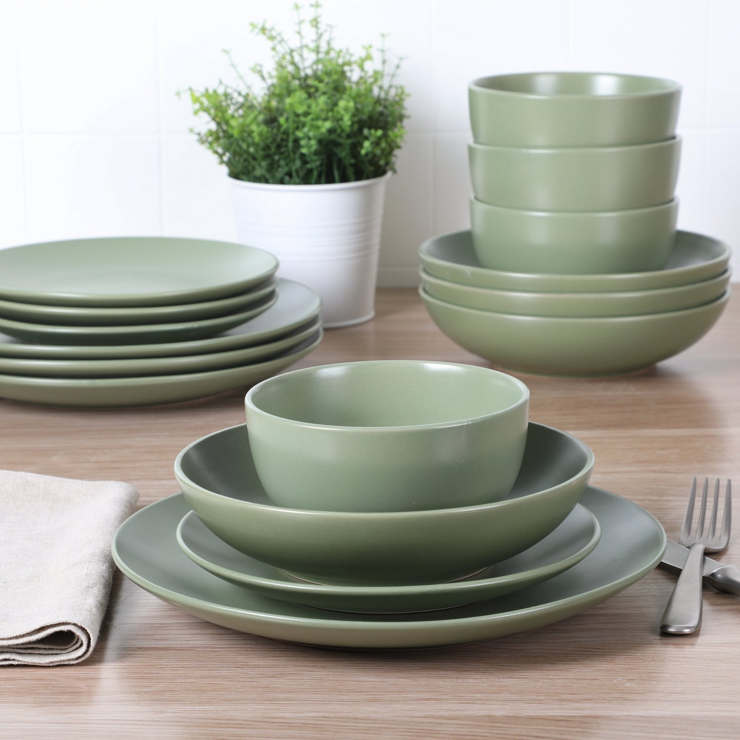 Gibson Home Queenslane 16 Piece Double Bowl Plates and Bowls Dinnerware Set