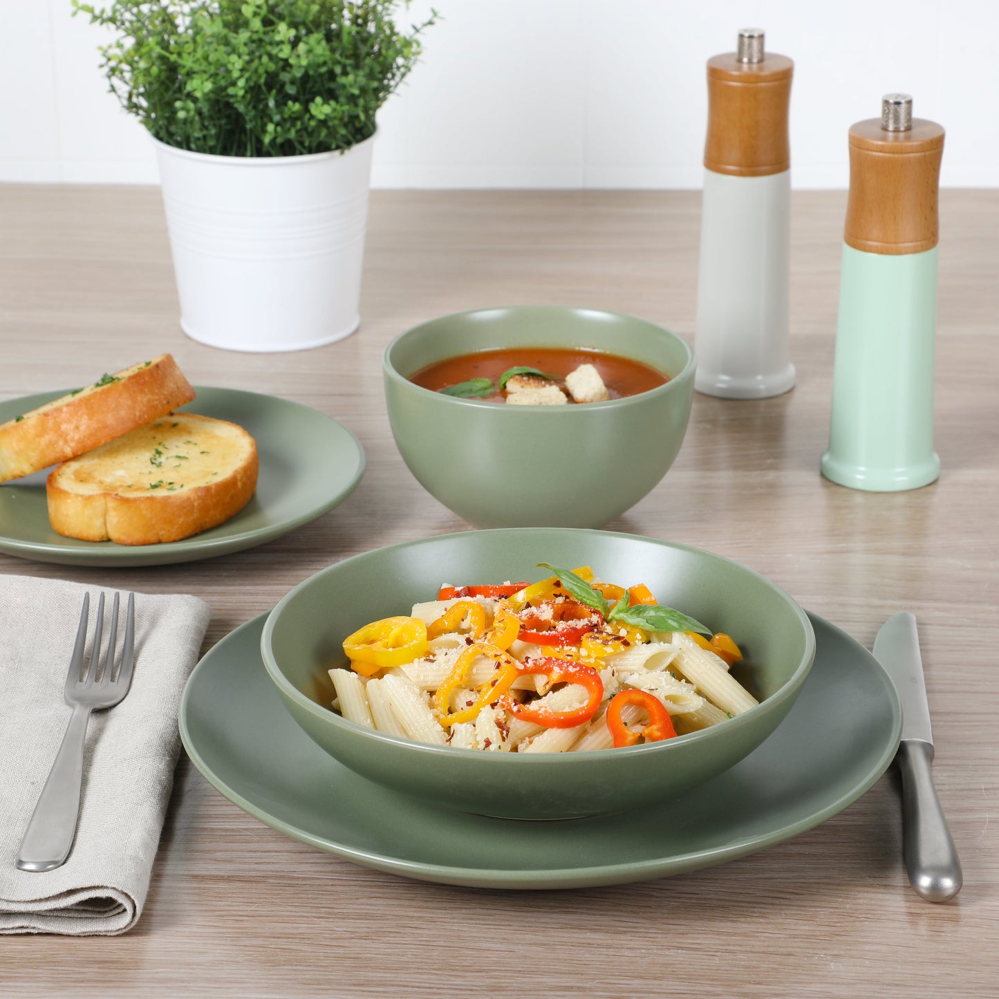 Gibson Home Queenslane 16 Piece Double Bowl Plates and Bowls Dinnerware Set