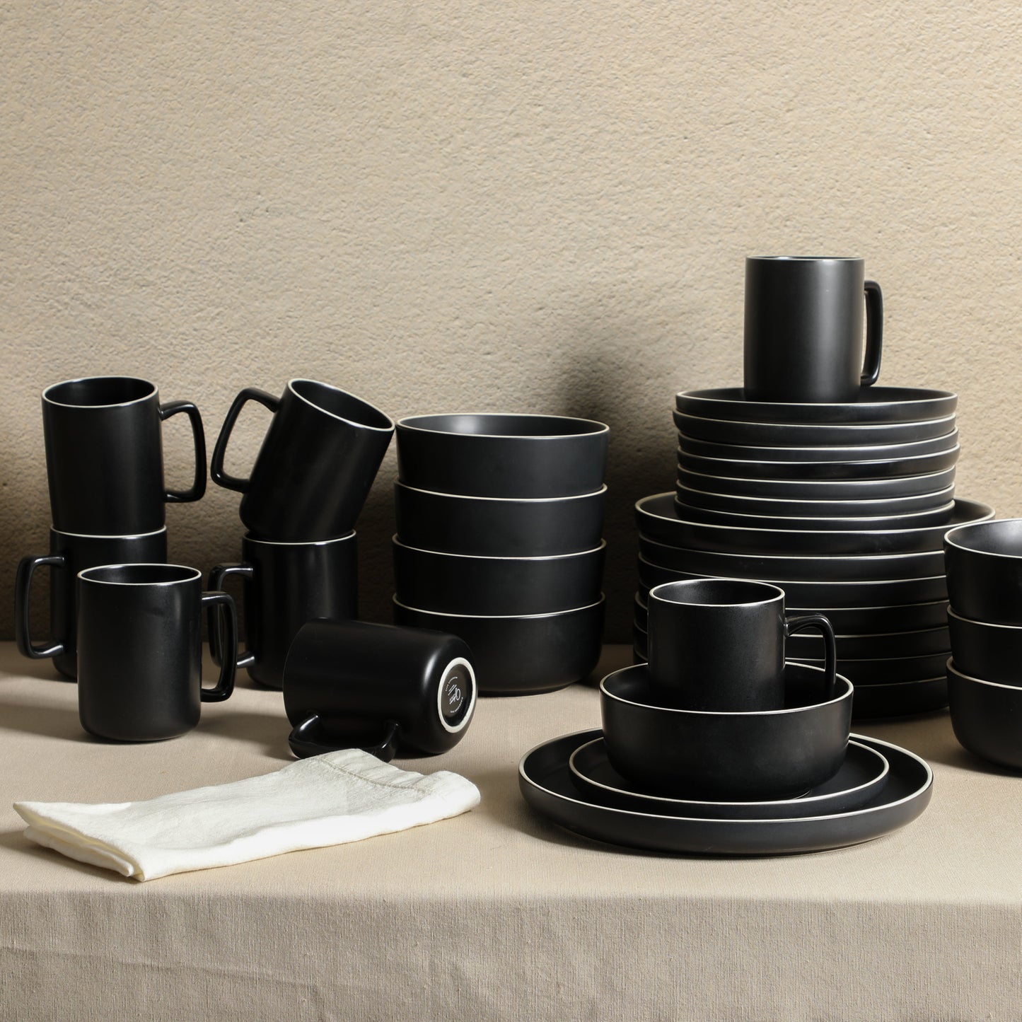 Gibson Home Zuma Nuevo 32 Piece Plates, Bowls, and Mug (Service for 8) Dinnerware Set - Black