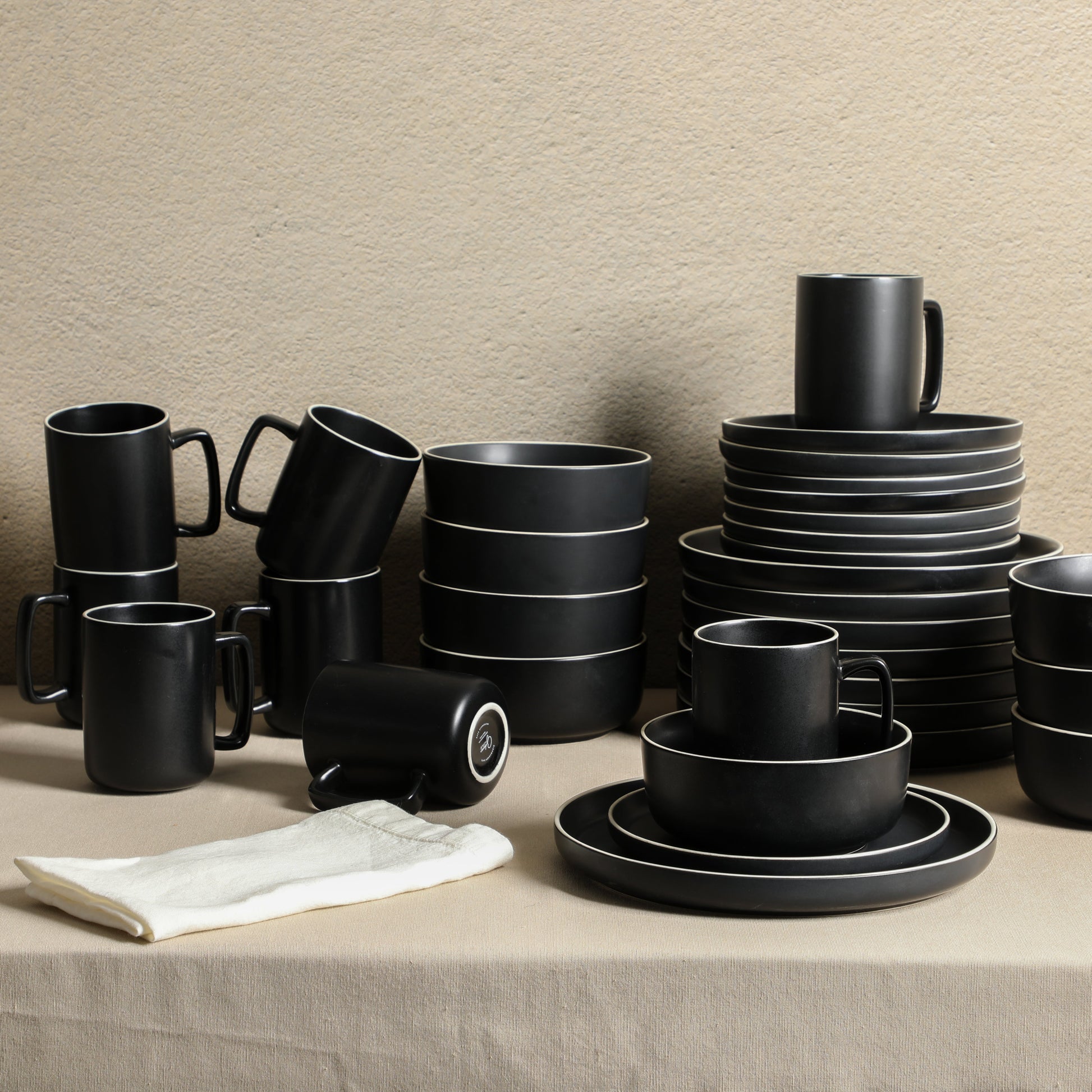 Gibson Home Zuma Nuevo 32 Piece Plates, Bowls, and Mug (Service for 8) Dinnerware Set - Black