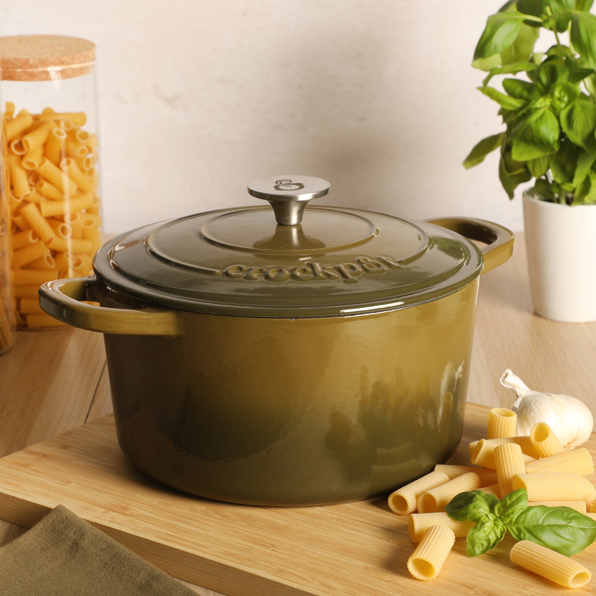 Crock Pot Artisan 5-Quart Round Cast Iron Dutch Oven Pot With Lid