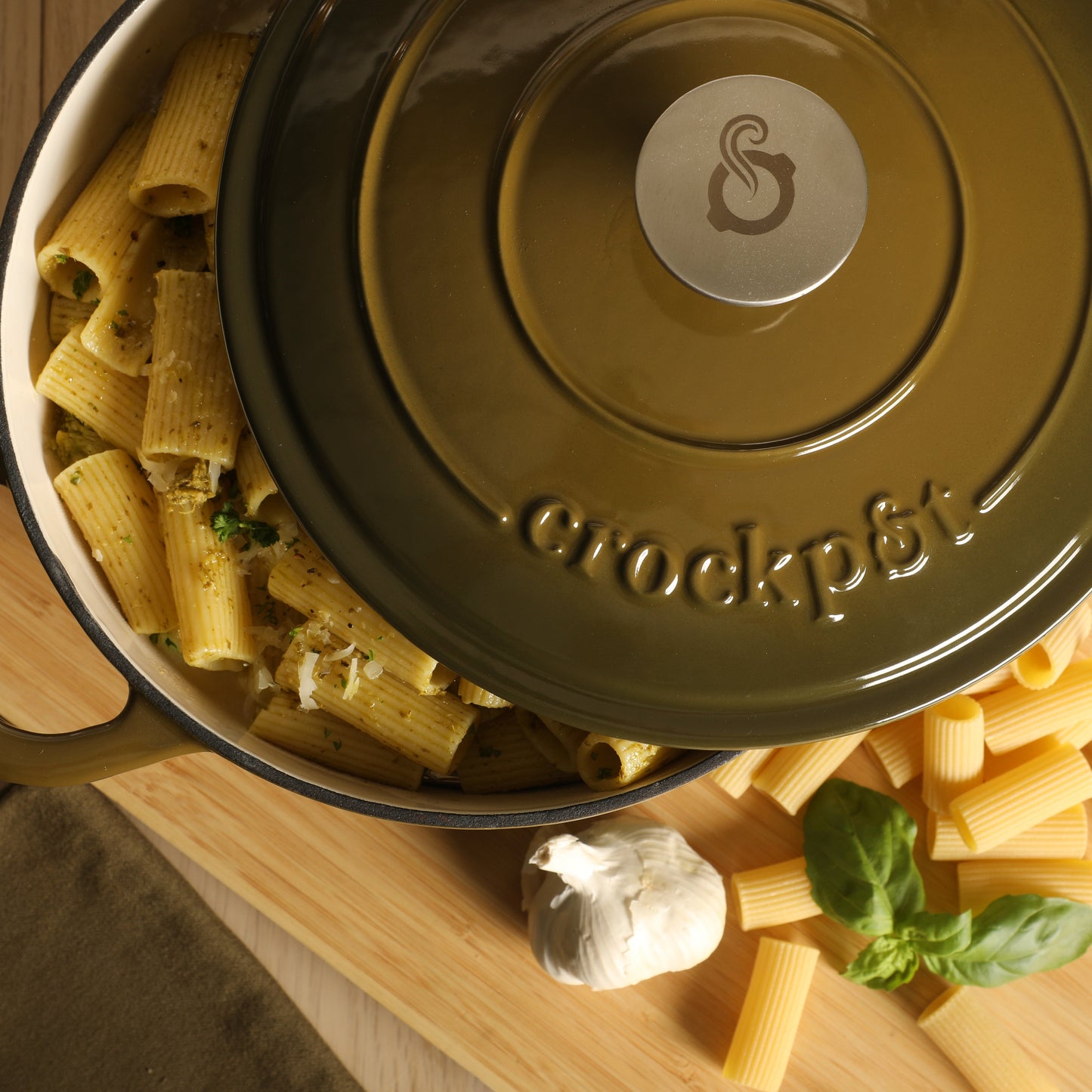 Crock Pot Artisan 5-Quart Round Cast Iron Dutch Oven Pot With Lid