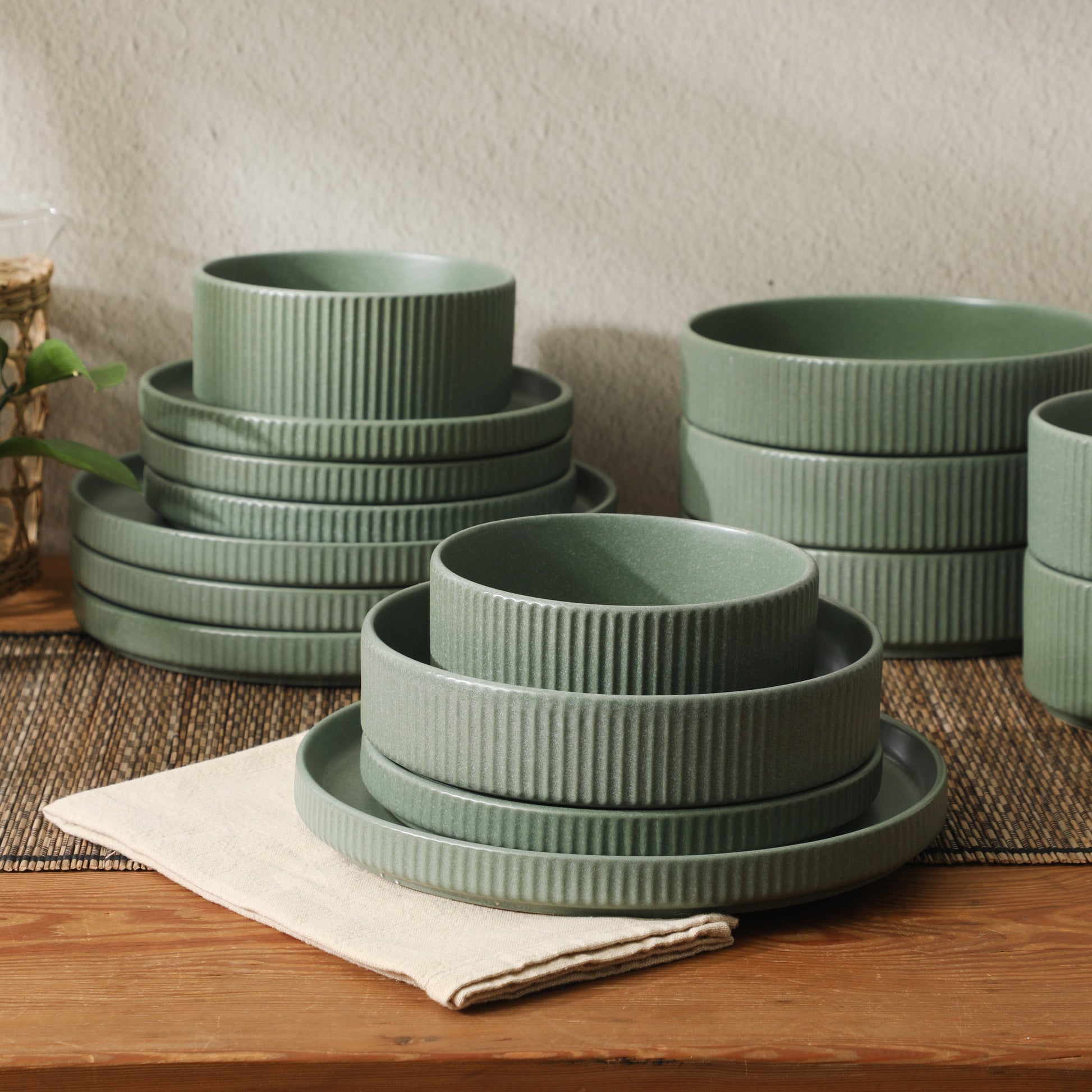 Gibson Elite Deerfield 16-Piece Stoneware Dinnerware Set – Stackable Plates and Bowls, Reactive Glaze Finish, Service for 4 – Microwave & Dishwasher Safe