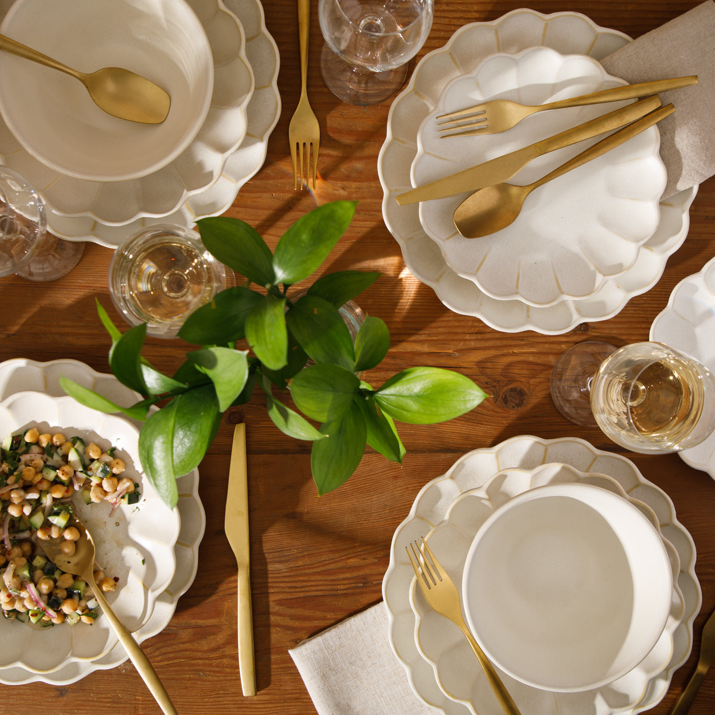 Bloomhouse - 2 Time Oprah's Favorite Things - Yuelu Bloom Dinnerware Set - Scallop Embossed 16 Piece (Service for 4) Plates and Bowls Set - Jasmine White