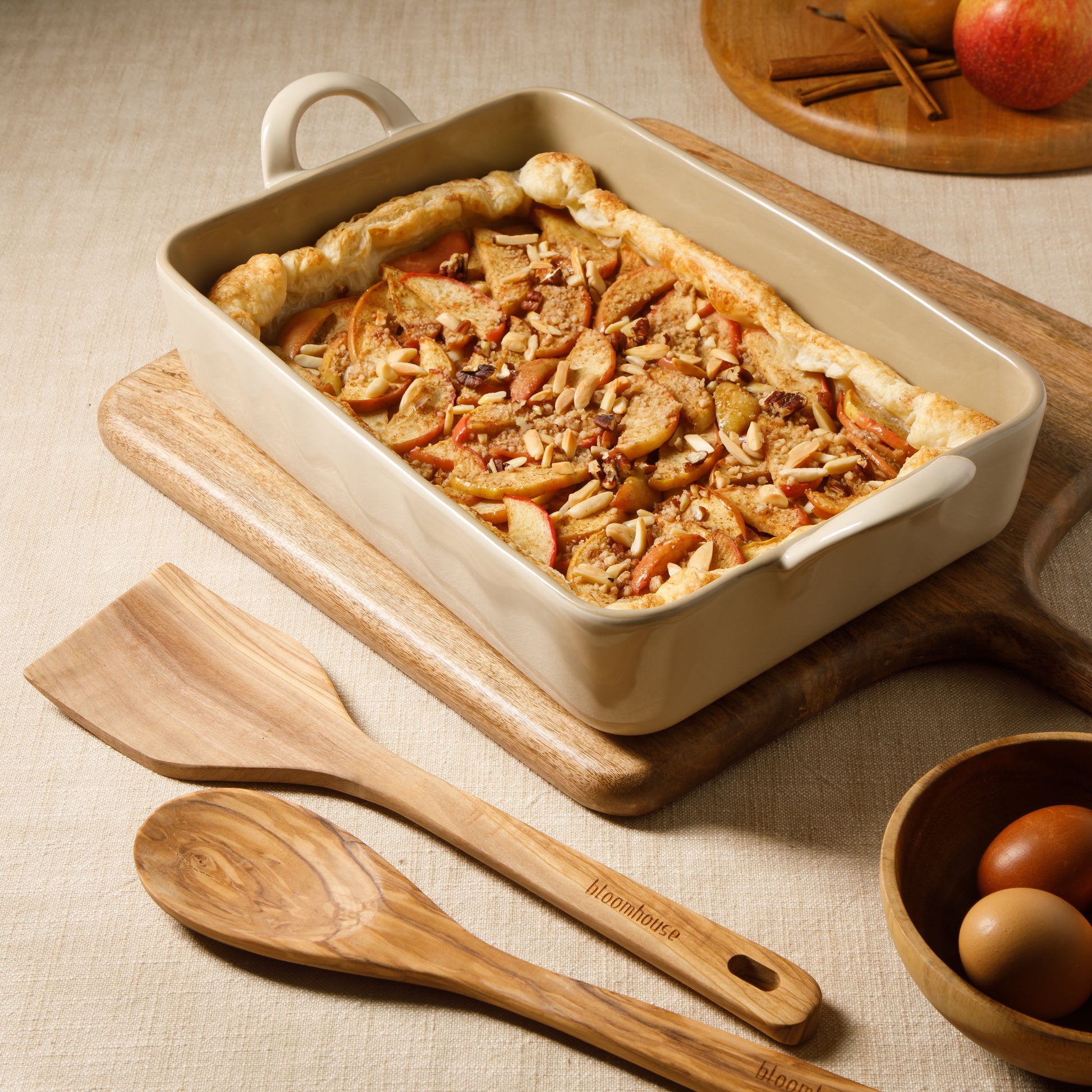 Bloomhouse 3-Piece 4.8-Quart 9 X 13 Ceramic Bakeware Set with Olive Wood Tools – Linen/Taupe Baking Dish with Handles, Oven Safe, Durable Stoneware for Casseroles, Roasting & Serving
