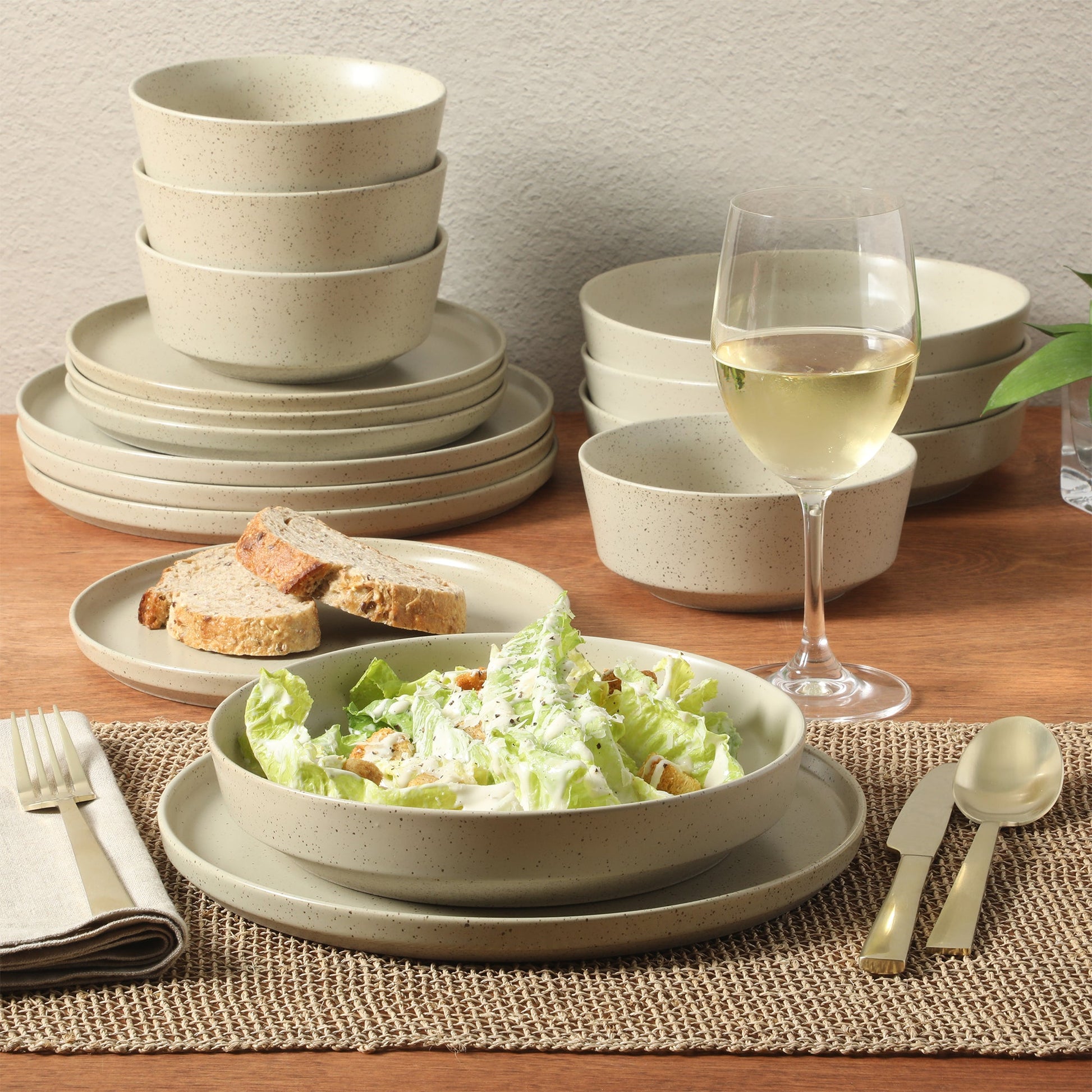 Gibson Elite Overbrook 16-Piece Pottery Clay Stoneware Dinnerware Set –  Reactive Glaze, Stackable Plates and Bowls w/ Pasta Bowl, Service for 4 – Microwave & Dishwasher Safe