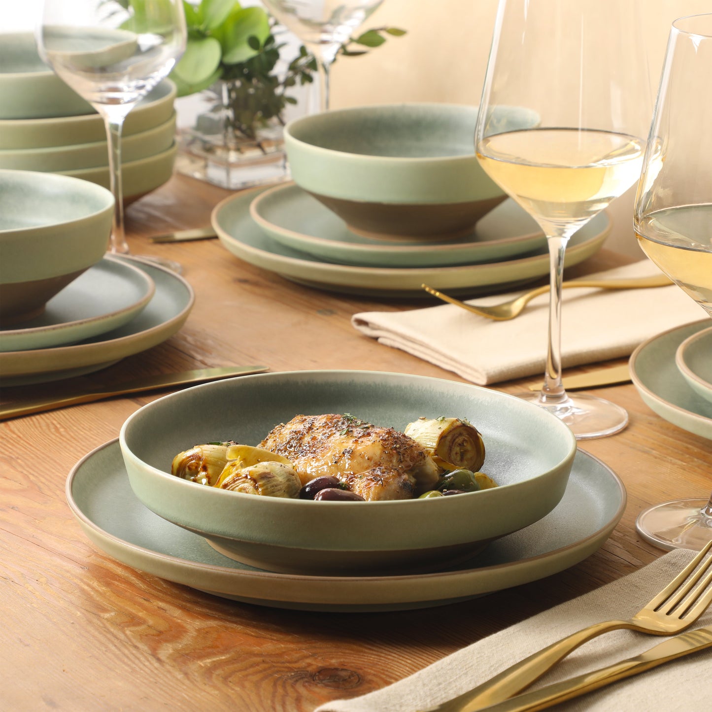 Gibson Elite Octavia Place 16 Piece Stoneware Dinnerware Set, Service for 4, Coupe Modern Plates & Bowls, Reactive Glaze Finish, Green, Microwave & Dishwasher Safe