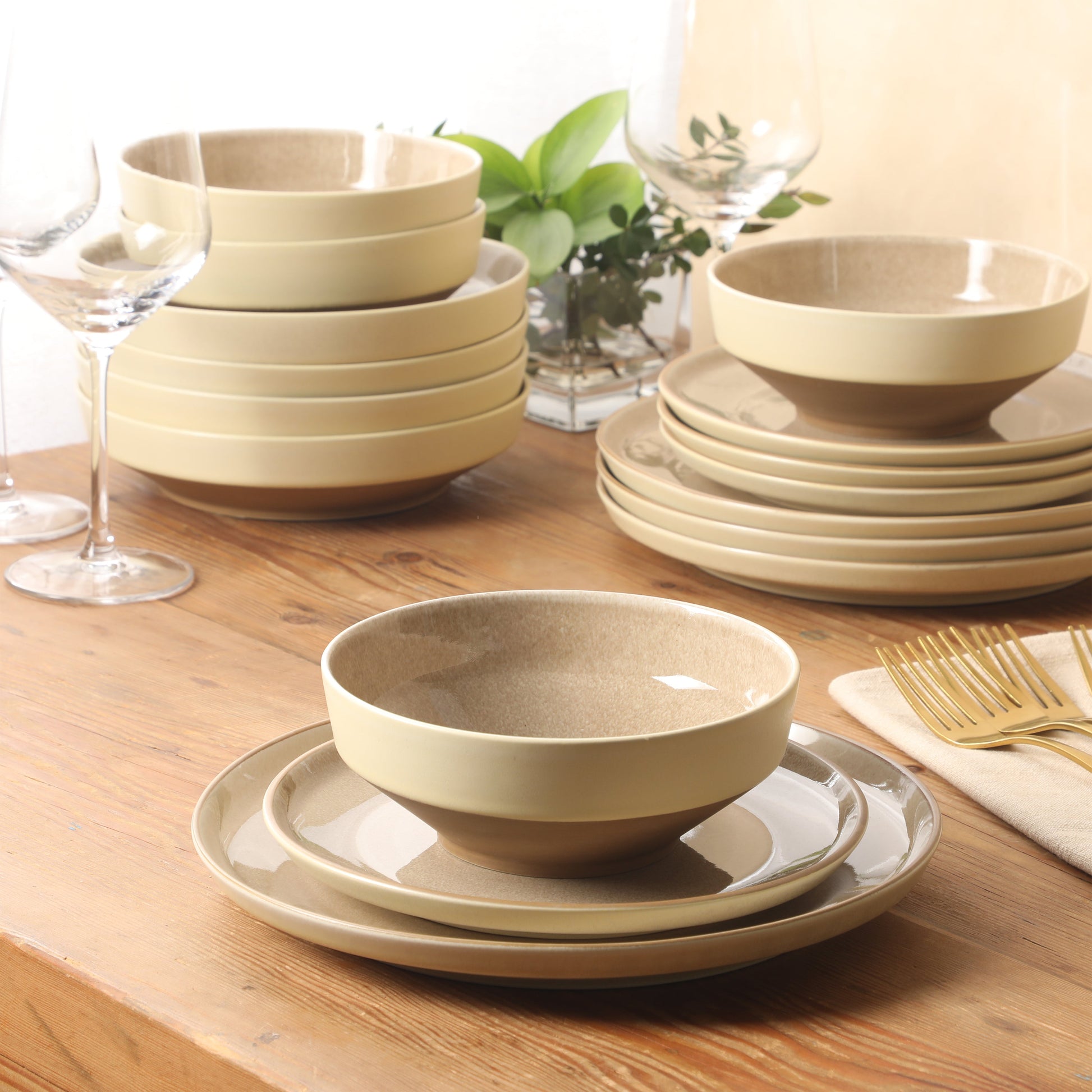 Gibson Elite Octavia Place 16 Piece Stoneware Dinnerware Set, Service for 4, Coupe Modern Plates & Bowls, Reactive Glaze Finish, Green, Microwave & Dishwasher Safe