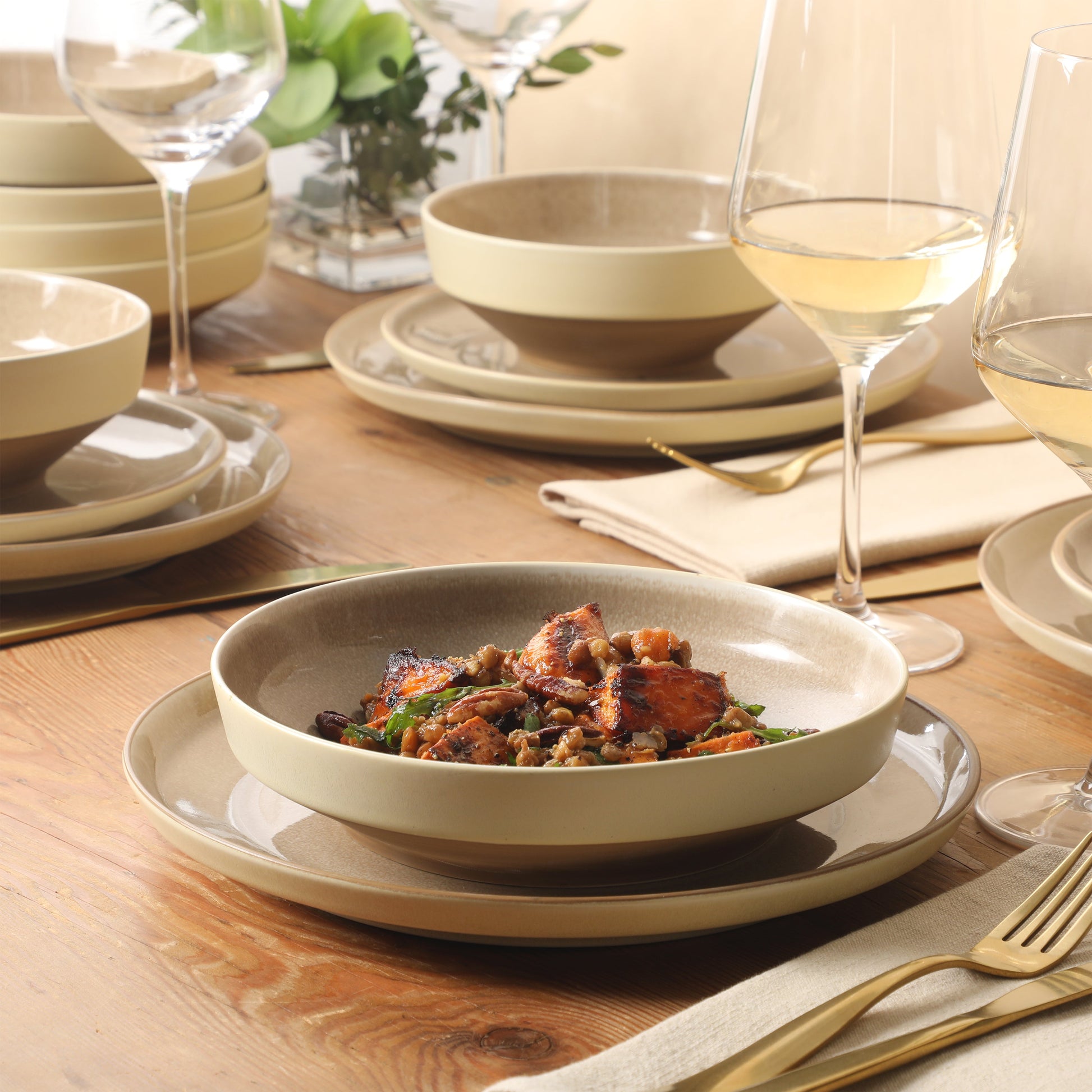 Gibson Elite Octavia Place 16 Piece Stoneware Dinnerware Set, Service for 4, Coupe Modern Plates & Bowls, Reactive Glaze Finish, Green, Microwave & Dishwasher Safe