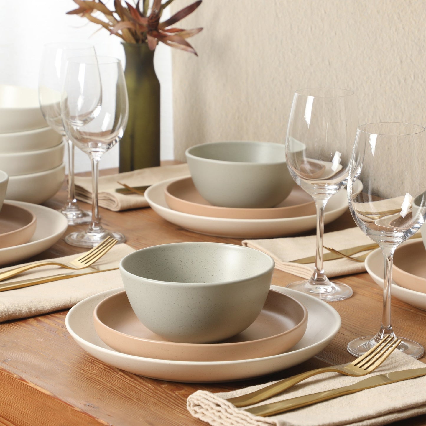Gibson Elite Leeds Court Plates and Bowls Sets, 16-Piece Stoneware Dinnerware Sets, Round Speckle Reactive Glaze Dish Set, Service for 4