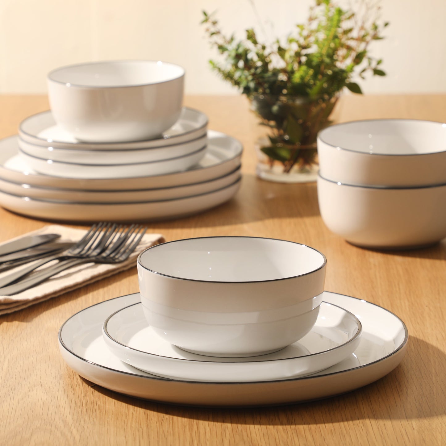 Gibson Home Oslo 12-Piece Porcelain Dinnerware Set – Dinner Plates, Salad Plates & Bowls, Classic White With Black Rim Everyday Dish Set for Home, Kitchen, Microwave & Dishwasher Safe