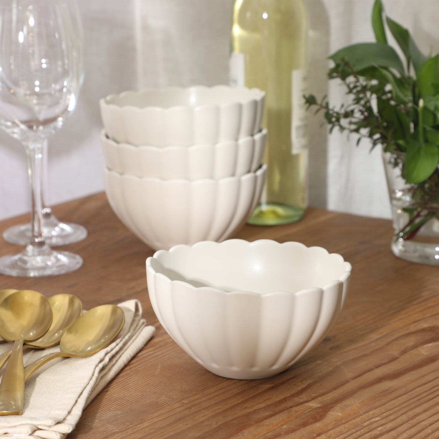 Gibson Elite Bistro Fleur Stoneware Cereal Bowls Set of 4, 5.5-Inch Scalloped Bowls, Fluted Kitchen Bowls for Cereal, Soup, Salad