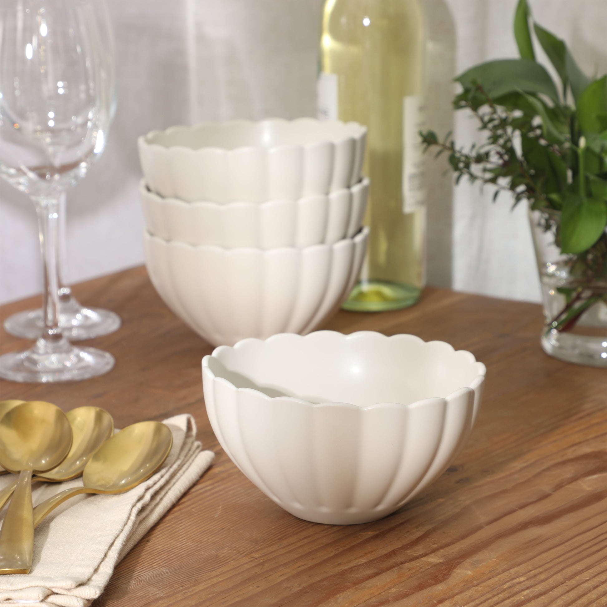 Gibson Elite Bistro Fleur Stoneware Cereal Bowls Set of 4, 5.5-Inch Scalloped Bowls, Fluted Kitchen Bowls for Cereal, Soup, Salad