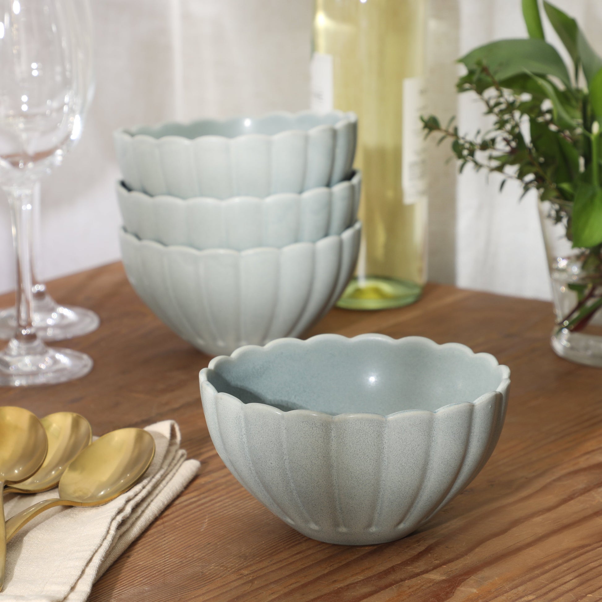 Gibson Elite Bistro Fleur Stoneware Cereal Bowls Set of 4, 5.5-Inch Scalloped Bowls, Fluted Kitchen Bowls for Cereal, Soup, Salad