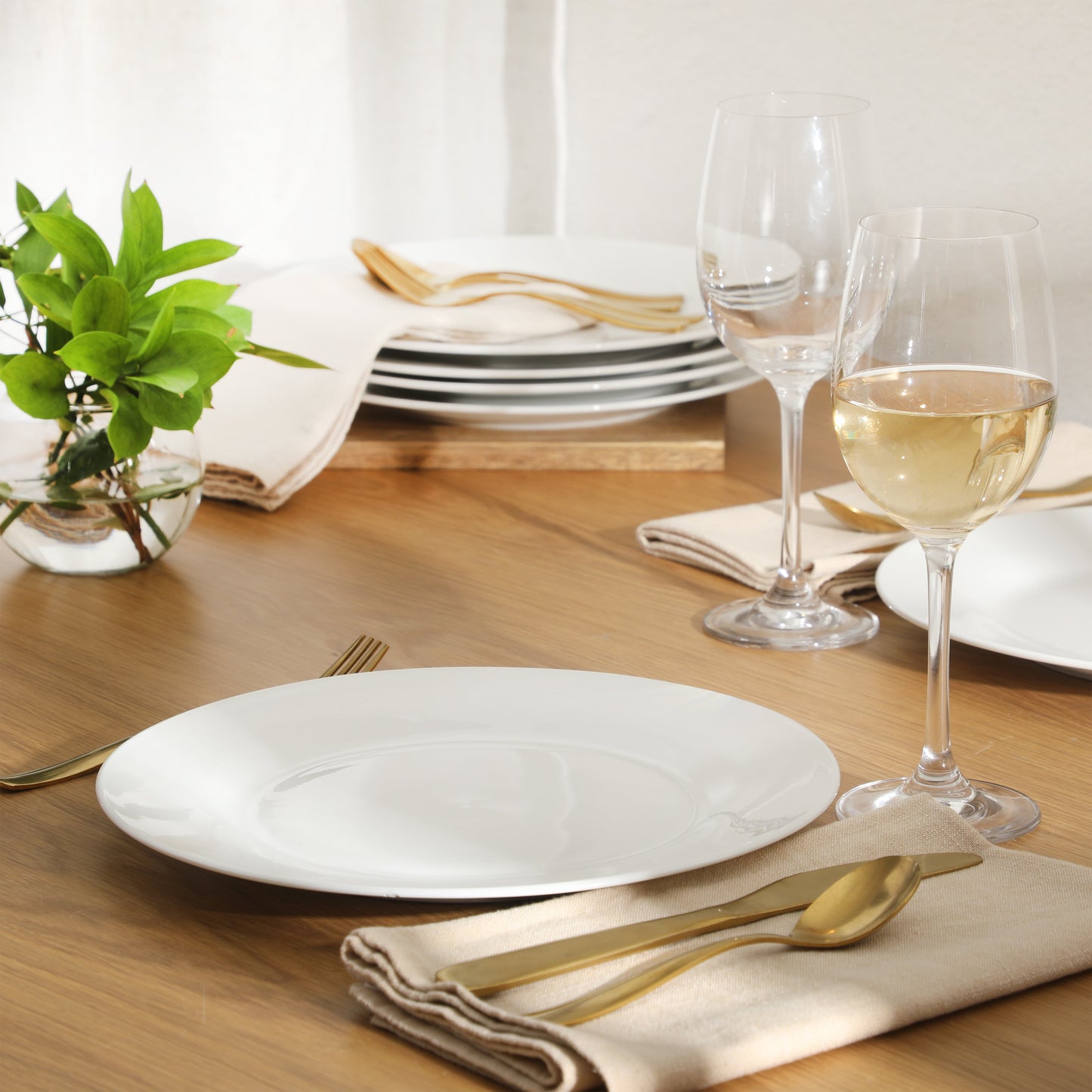 Gibson Home Great Essentials 6-Piece Dinner Plate Set, 10.5 Inch Fine Ceramic Round Plates, Microwave and Dishwasher Safe, White