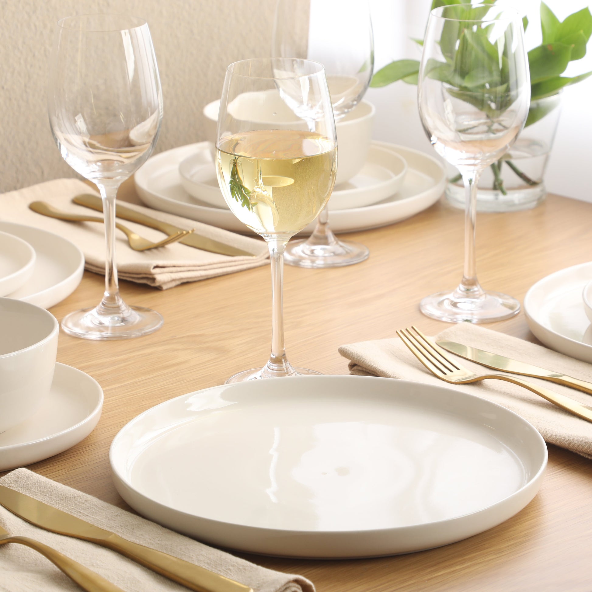 Gibson Home Serenity 16 Piece Modern Porcelain Dinnerware Set for 4, Plates and Bowls Set, Dinner Plates, Salad Plates,  Cereal Bowls