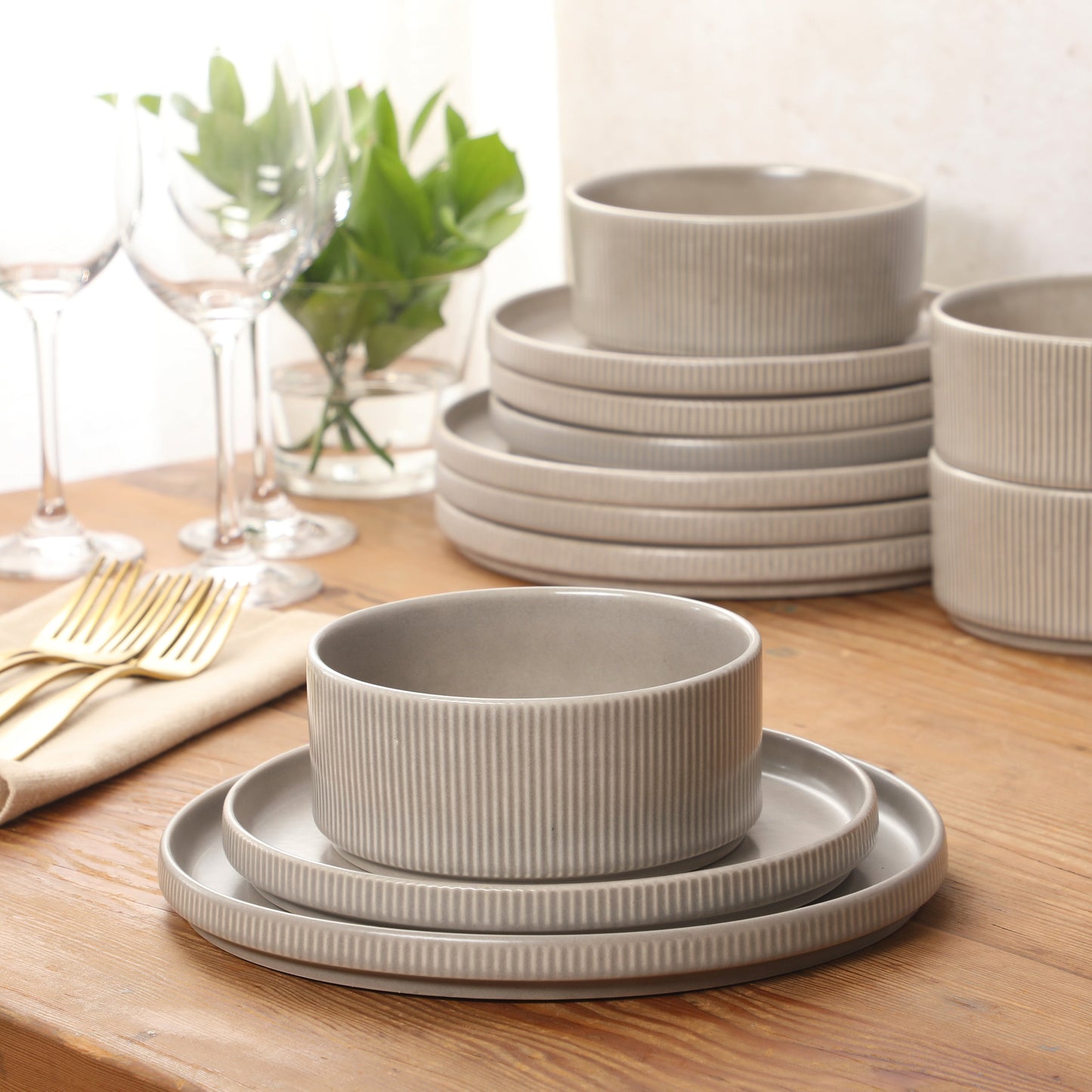 Gibson Elite Avant-Garde 12 Piece Stoneware Dinnerware Set for 4, Plates and Bowls Set with Reactive Glaze,  Dinner Plates, Salad Plates, Bowls
