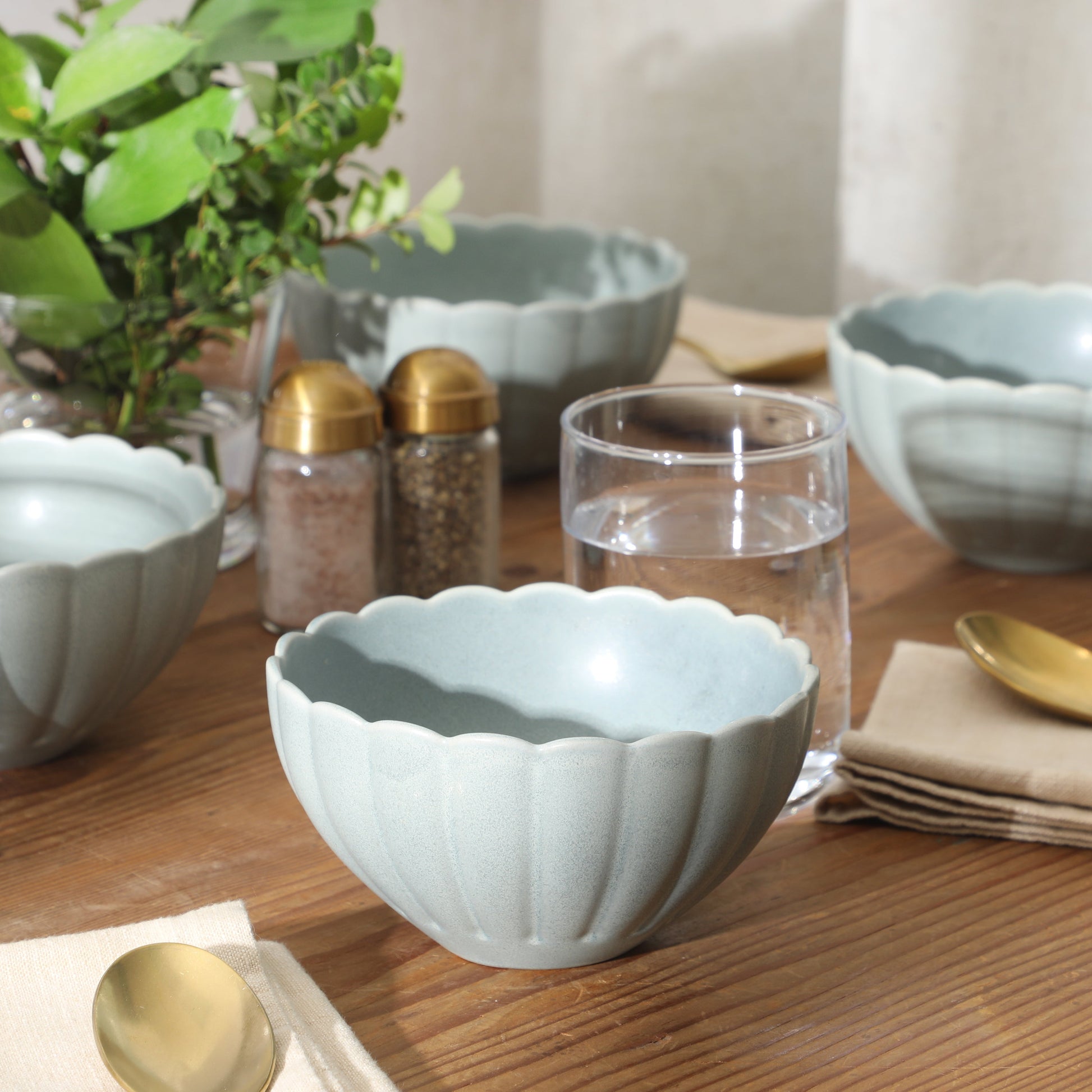 Gibson Elite Bistro Fleur Stoneware Cereal Bowls Set of 4, 5.5-Inch Scalloped Bowls, Fluted Kitchen Bowls for Cereal, Soup, Salad