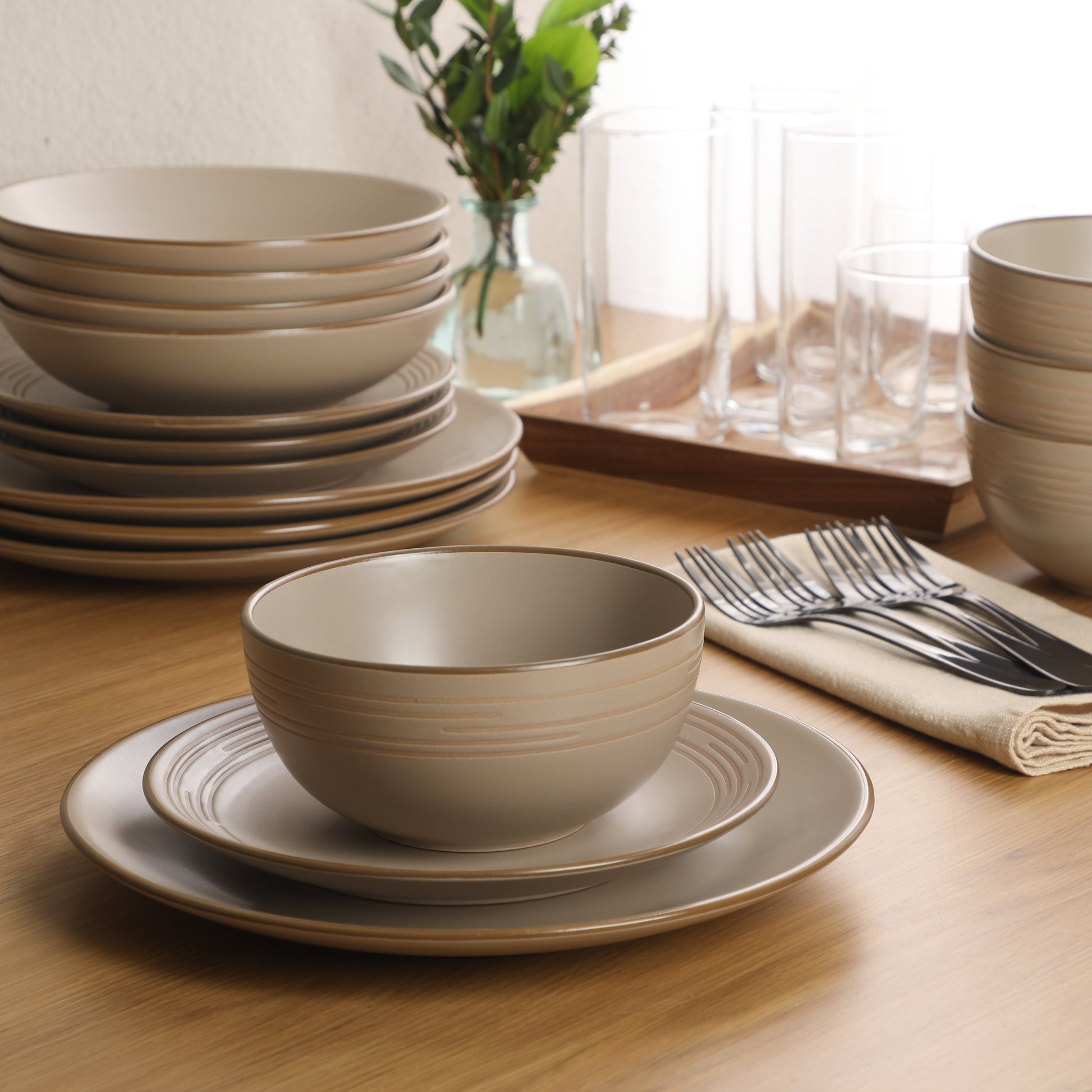 Gibson Home Chiswick House 16-Piece Stoneware Dinnerware Set, Round Plates and Bowls Set for 4, White with Wax Relief Embossed Rim Detail, Dishwasher Safe – Dinner Plate, Salad Plate & Cereal Bowl