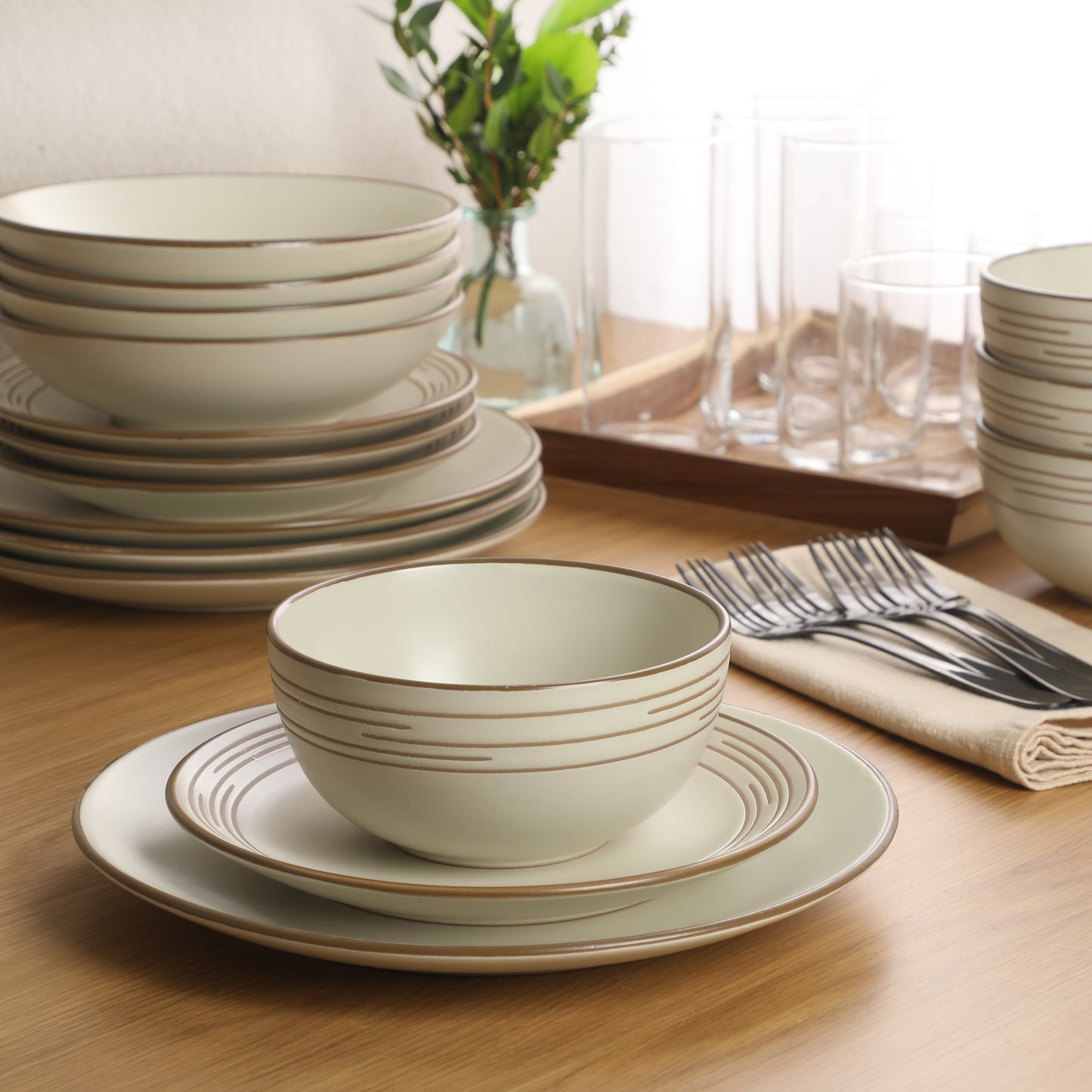 Gibson Home Chiswick House 16-Piece Stoneware Dinnerware Set, Round Plates and Bowls Set for 4, White with Wax Relief Embossed Rim Detail, Dishwasher Safe – Dinner Plate, Salad Plate & Cereal Bowl